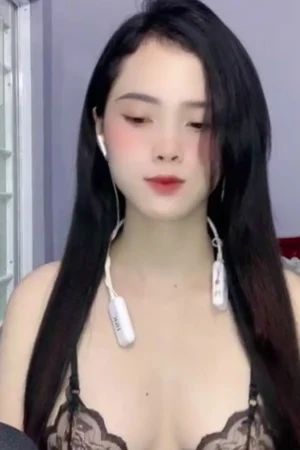 Dễ thương vậy mà đi show hàng :(( anh nào cưới em nó điiiiiii