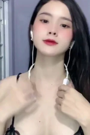 Dễ thương vậy mà đi show hàng :(( anh nào cưới em nó điiiiiii(2)