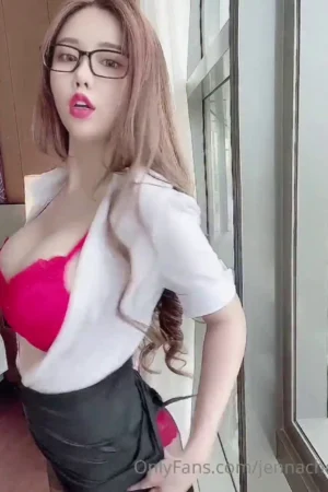 Lại là em janna chew với bộ đồ công sở trong clip only fans hôm nay